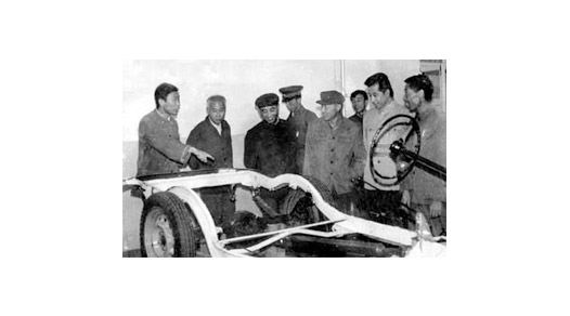 80年代初，交通部副部長王展義來我校檢查指導(dǎo)工作