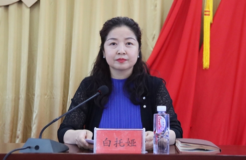 黨委副書記、院長(zhǎng)　白托婭