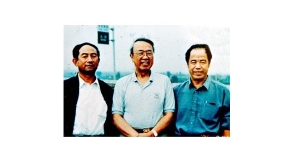 楊金泉、劉俊謙與聯(lián)合國(guó)副秘書(shū)長(zhǎng)的合影